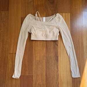 ALO Yoga Women's Tan Long Sleeve Crop Top